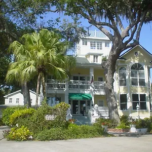 The River Lily Bed & Breakfast